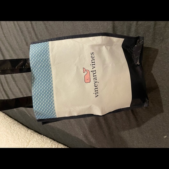 Never worn vineyard vines short sleeve button up - Picture 4 of 5